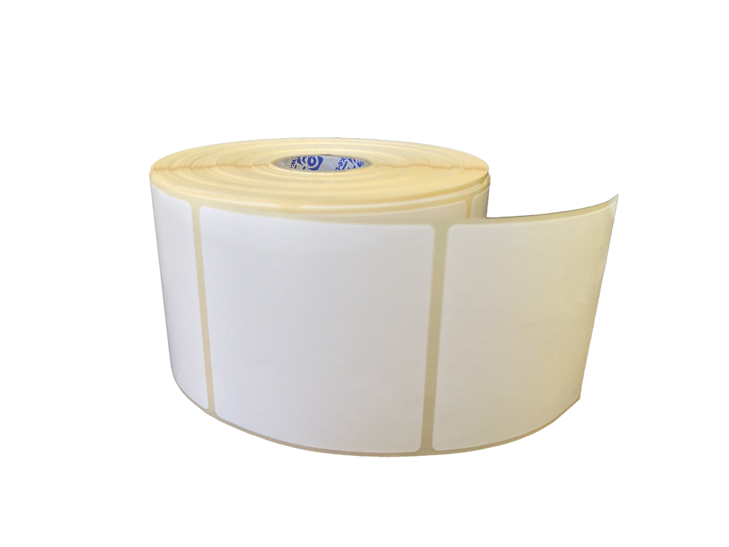 A etiqueta de papel removível 80x60 é uma solução prática e versátil para identificação temporária de produtos, embalagens e superfícies diversas. Desenvolvida para garantir uma aplicação simples e uma remoção sem resíduos, esta etiqueta é ideal para contextos onde a informação precisa de ser atualizada com frequência. Graças ao seu adesivo removível, a etiqueta de papel removível 80x60 permite uma fixação segura durante o uso, mantendo-se estável sem descolar involuntariamente. Ao mesmo tempo, pode ser retirada facilmente sem danificar a superfície ou deixar vestígios de cola, tornando-a perfeita para ambientes logísticos, industriais, comerciais e de armazenamento. Com dimensões de 80x60 mm, oferece espaço suficiente para impressão de códigos, referências, descrições ou informações importantes. É compatível com diversos sistemas de impressão, o que facilita a sua utilização em diferentes processos de etiquetagem. Este tipo de etiqueta é especialmente útil em operações de gestão de stock, identificação temporária de produtos ou organização de materiais, contribuindo para maior eficiência e organização no dia a dia. Características principais: - Dimensões: 80x60 mm - Material: Papel - Tipo de adesivo: Removível - Aplicação: Identificação temporária e logística - Remoção fácil sem resíduos Na Wonder Return disponibilizamos soluções práticas para etiquetagem e organização. A etiqueta de papel removível 80x60 é uma opção fiável para quem procura flexibilidade, eficiência e facilidade de utilização.